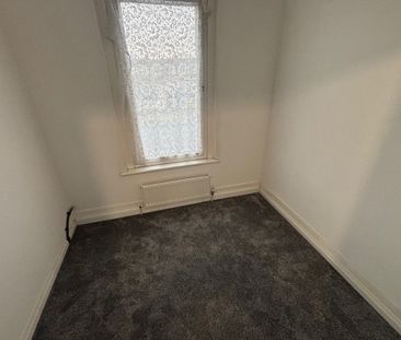 Edinburgh Street, SWINDON - Photo 3