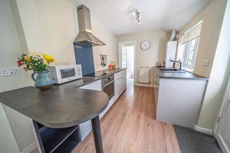 2 bedroom semi-detached house to rent - Photo 5