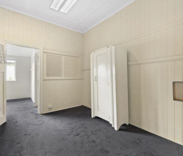 3 bedroom home with sleepout and large yard in perfect location - Photo 4