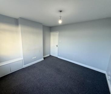 3 bedroom end of terrace house to rent - Photo 3
