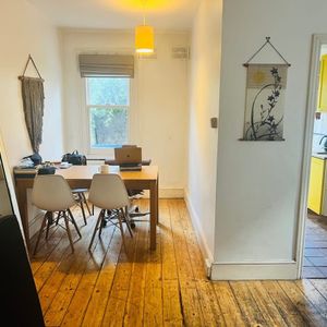 Room in a Shared House, Eynham Road, W12 - Photo 2