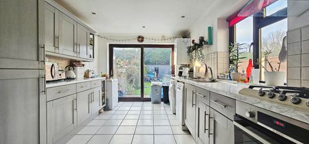 Stanwell New Road, Staines-upon-Thames, Surrey, TW18 4HY - Photo 5