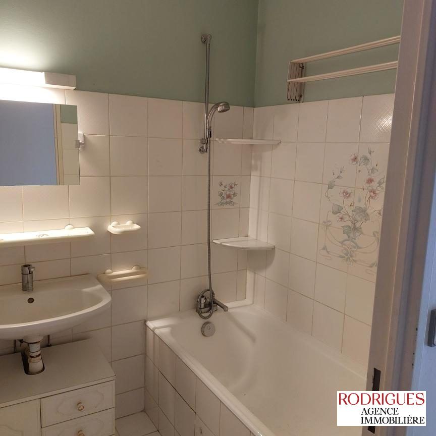Location Appartement 4 pièces 110m² POITIERS 86000 - Photo 1