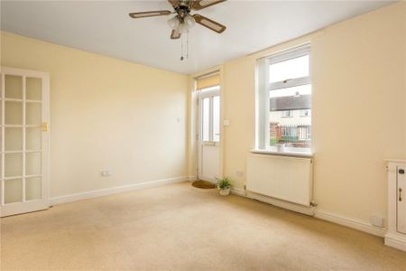 2 bedroom semi-detached house to rent - Photo 2