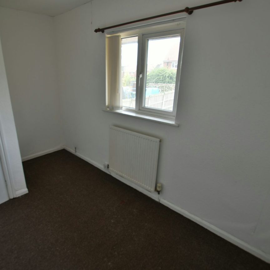 Terraced House to rent on - Photo 1