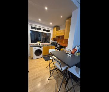 Room in a Shared House, Cameron Road, CR0 - Photo 5