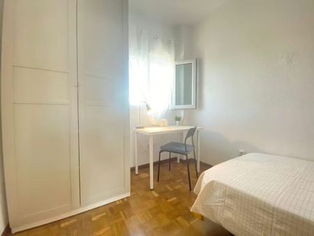 Calle del Hornero, Madrid, Community of Madrid 28019 - Photo 4