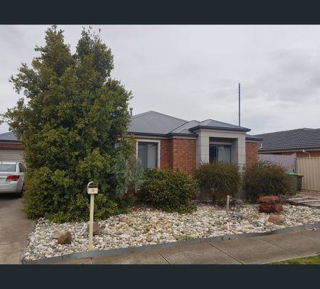 8 Nautilus Close, Wyndham Vale, Vic 3024 - Photo 4