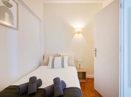 Rua Latino Coelho, Lisbon, Lisbon 1050-132 - Photo 2