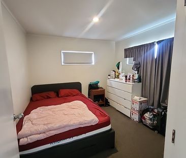 Tidy 2 bedroom home with study - Photo 4