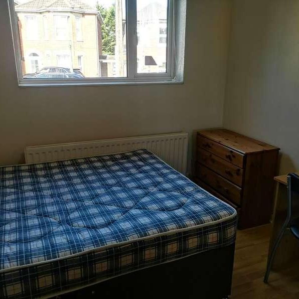 Bedroom Semi Detached House In Winton, BH9 - Photo 1