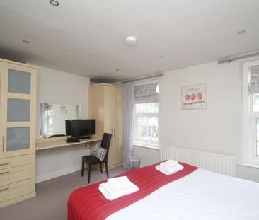 3 bedroom terraced house to rent - Photo 5