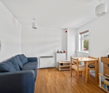 Coombe Lane, SW20, London - Photo 1