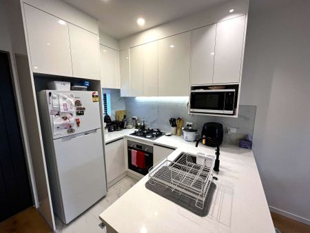 Modern living, Great location - Photo 4