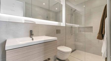 3 Bedroom Sub Penthouse With City, Harbour Views. - Photo 4