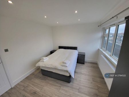 1 bedroom in a house share to rent - Photo 2