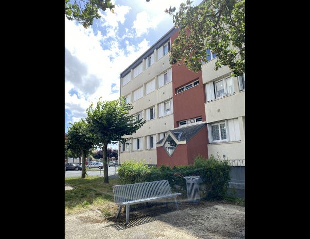 Location Appartement Studio 31 m² Issoudun - Photo 1