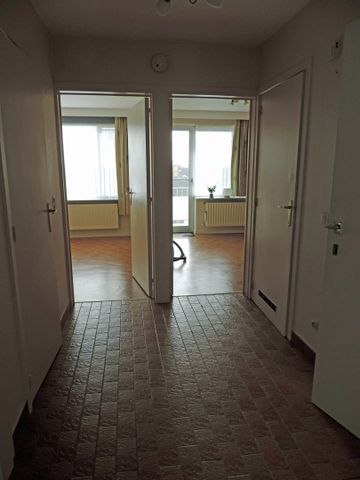 Twee-slaapkamerappartement met garage in Roeselare. - Photo 2