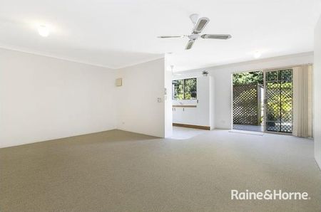 Spacious Ground-Floor Unit with Expansive Leafy Courtyard - Photo 3