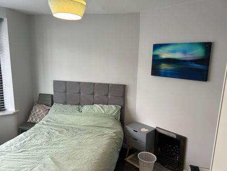 4 Bed Semi-Detached House, Charborough Road, BS34 - Photo 5