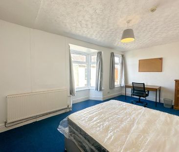 5 bedroom end of terrace house to rent - Photo 2