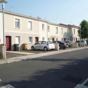 Location Maison 3 pièces 74m² VAYRES 33870 - Photo 2