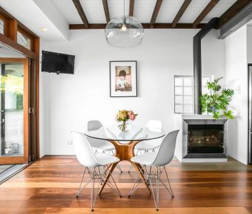 Architecturally designed park side home with spectacular city & par... - Photo 2