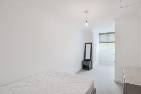 3 Bed Mews House With Garden In A Great Location in SE15 - Photo 4