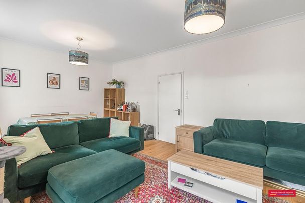 3 bedroom flat to rent - Photo 1