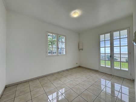 A LOUER - Sainte-Clotilde - La Bretagne - Maison T4 de 97,51 m2 implantée sur 812 m2 de terrain avec garage - Photo 5