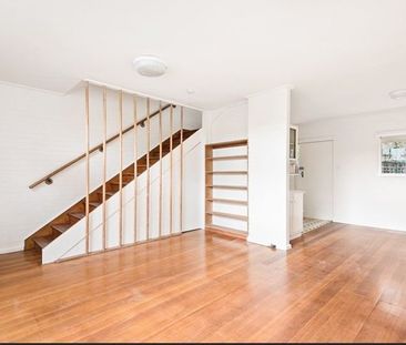 SIX MONTH LEASE AVAILABLE! TWO BEDROOM TOWNHOUSE WITH COURTYARD NEA... - Photo 4