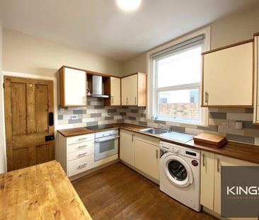 4 bedroom terraced house to rent - Photo 6