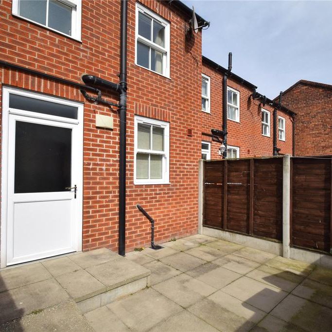 2 bedroom terraced house to rent - Photo 1