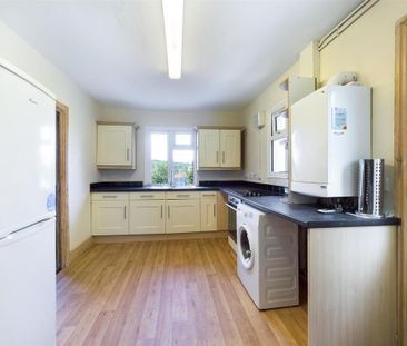 4 bedroom semi-detached house to rent - Photo 6