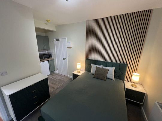 1 bedroom in a house share to rent - Photo 1