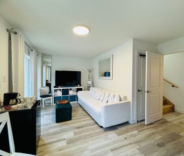 For Lease - 47 Red Maple Lane, Barrie, Ontario - Photo 2