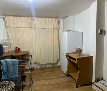 4 Bed Terraced House, Clifford Road, E16 - Photo 3