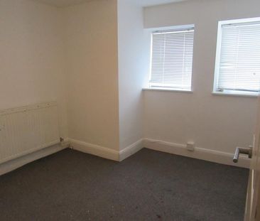3 bedroom flat to rent - Photo 5