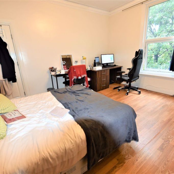 1 bedroom Flat in Victoria Road, Leeds - Photo 1