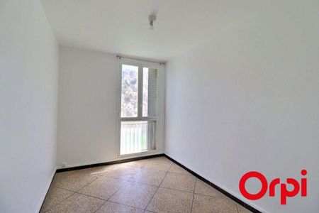 Appartement 4 pièces 62m2 MARSEILLE 7EME 1 375 euros - Photo 4