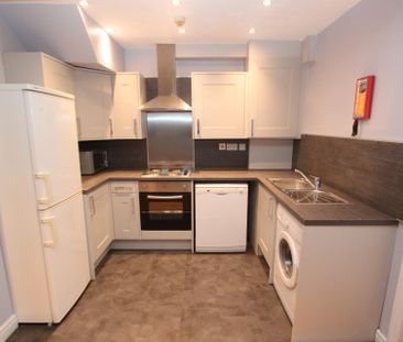 106 Belle Vue Road Leeds - LS3 1HF - Photo 4