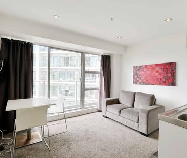 City Centre Urban Living - Stylish 2-Bedroom Apartment - Photo 1