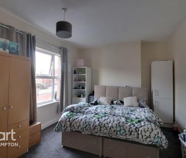 3 bedroom end of terrace house to rent - Photo 2