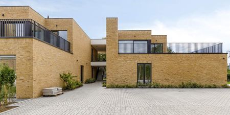 Appartement te huur in Kortrijk voor € 1.300 met 2 slaapkamers - Photo 2