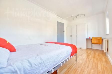 5 Bed Student Home - 30 Regency Place - Photo 4