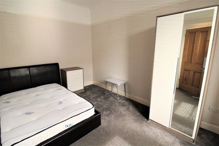 House - Terraced For Rent Wyndcliffe Road, Southsea - Photo 2