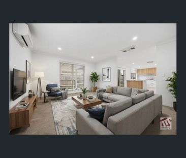 LIGHT & BRIGHT! - Photo 1