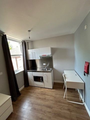 Studio Flat, Bearwood Road, B66 - Photo 4