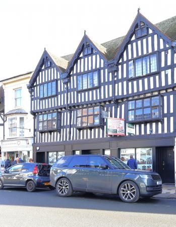 High street, Central, Stratford-upon-Avon, CV37 - Photo 2