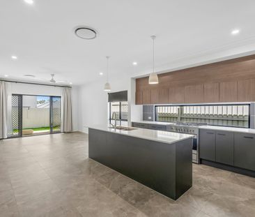 North-Facing Family Home with Ducted Air Conditioning in Coomera - Photo 6